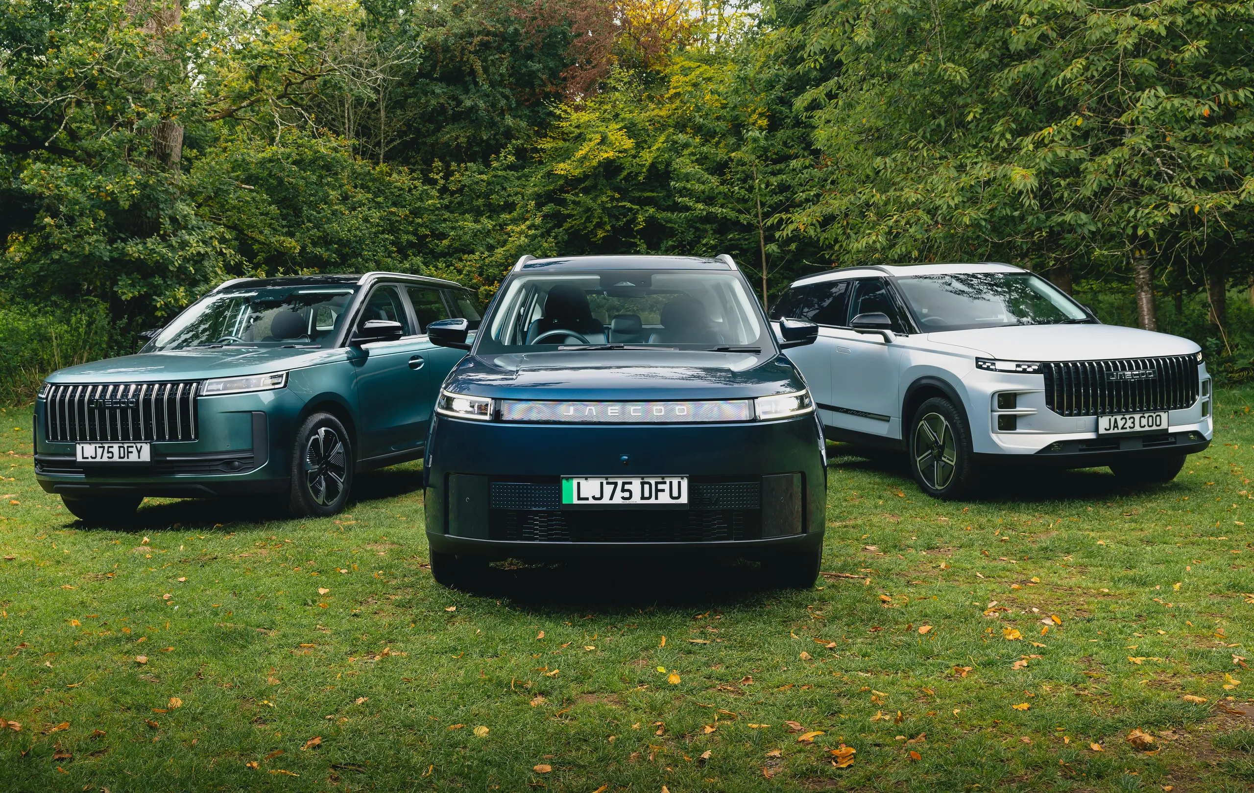 The JAECOO 7, E5 and 5 parked together on grass, with the words WHY CHOOSE JAECOO behind them